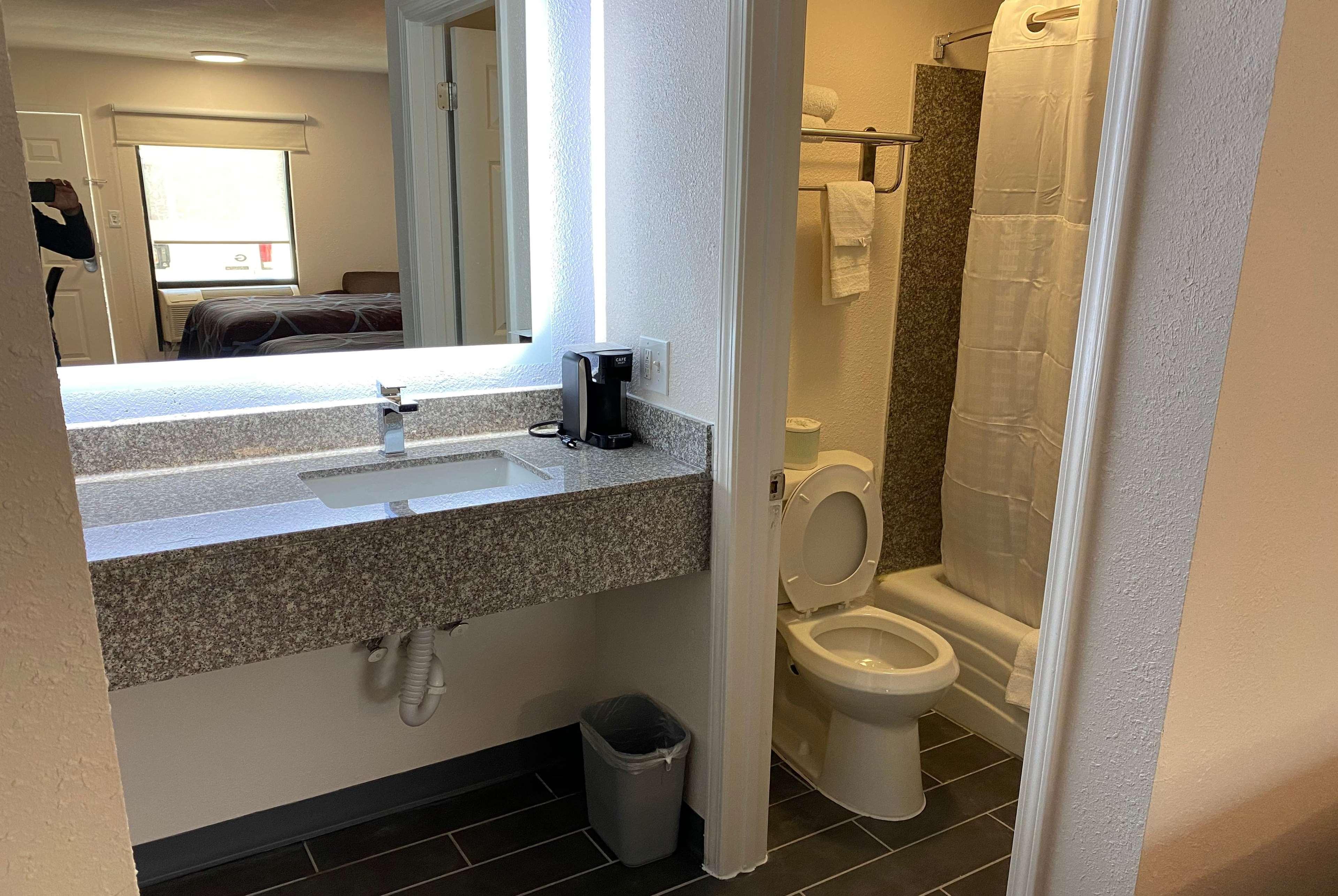 Hotel Super 8 By Wyndham Marietta/west/atl Area Marietta